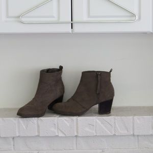 Old Navy Cute Grey Heeled Booties
